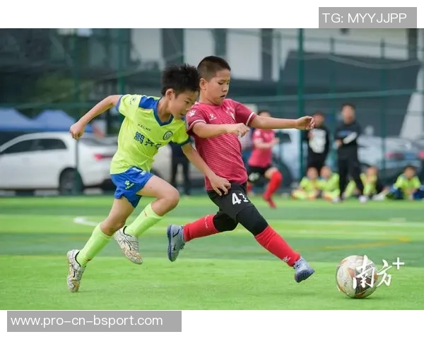 探索Walker足球的魅力与技术提升之路，助力青少年成长与发展